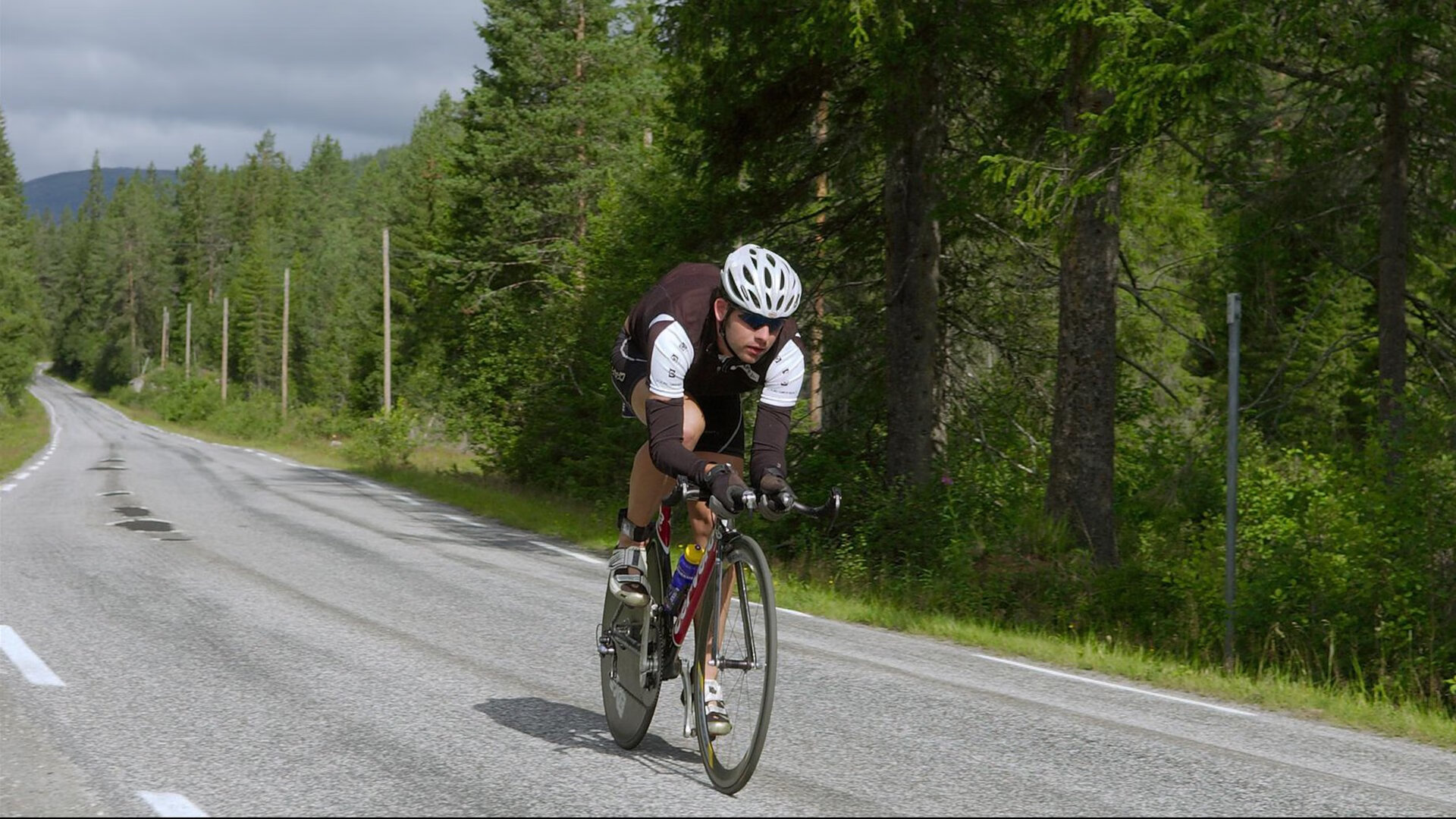 爱游戏娱乐网址-不眠战场：激烈季后赛现场直击，不眠第五集解说