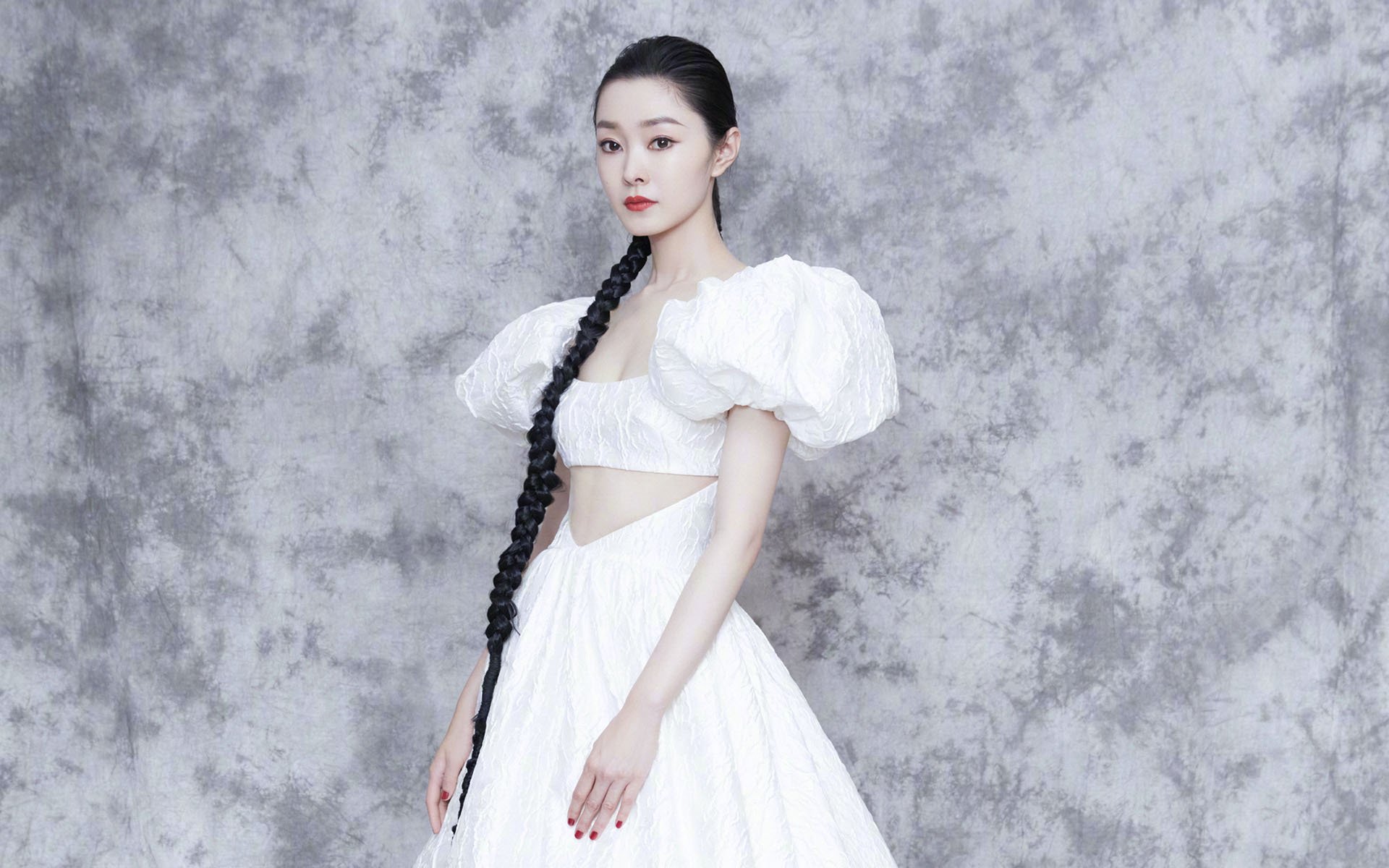 爱游戏娱乐网址-冬季高山滑翔伞挑战，极速飞跃云端极限，山顶滑翔伞